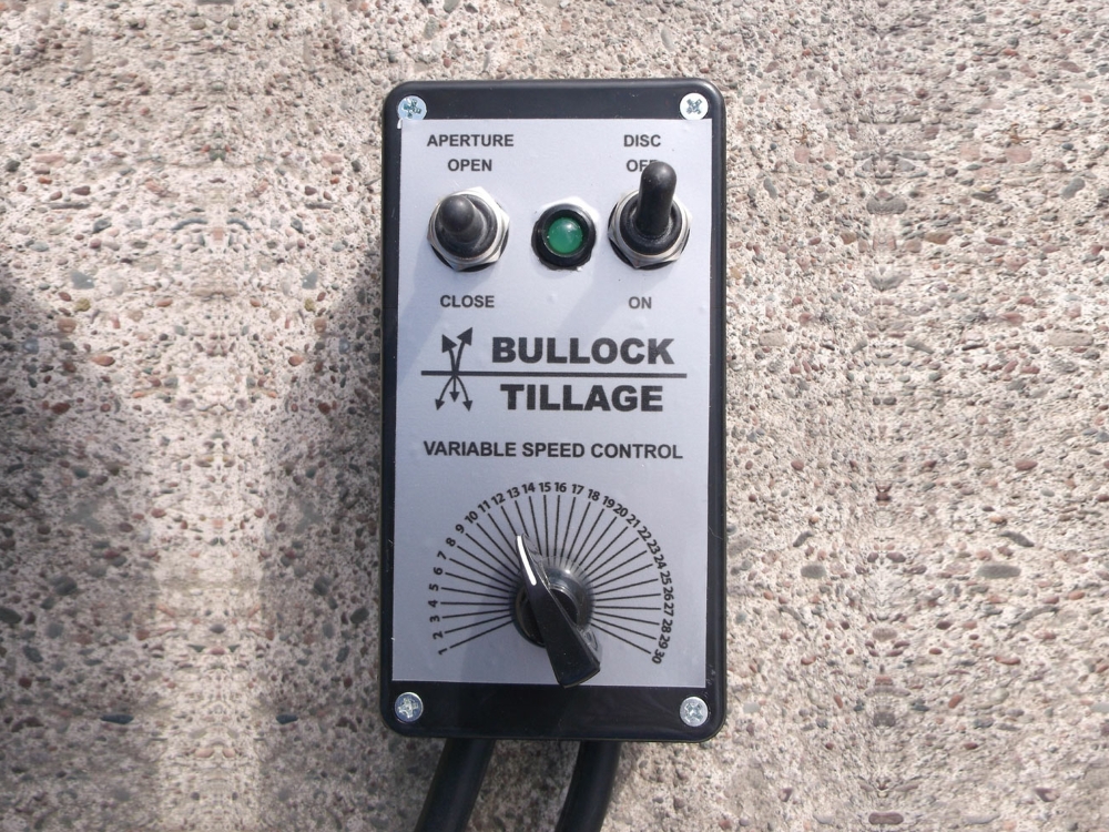 T24 Slug Pellet & Seed Applicator