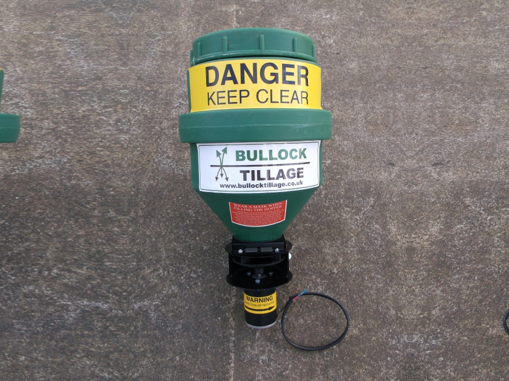 T4 and T5 Slug Pellet & Seed Applicator